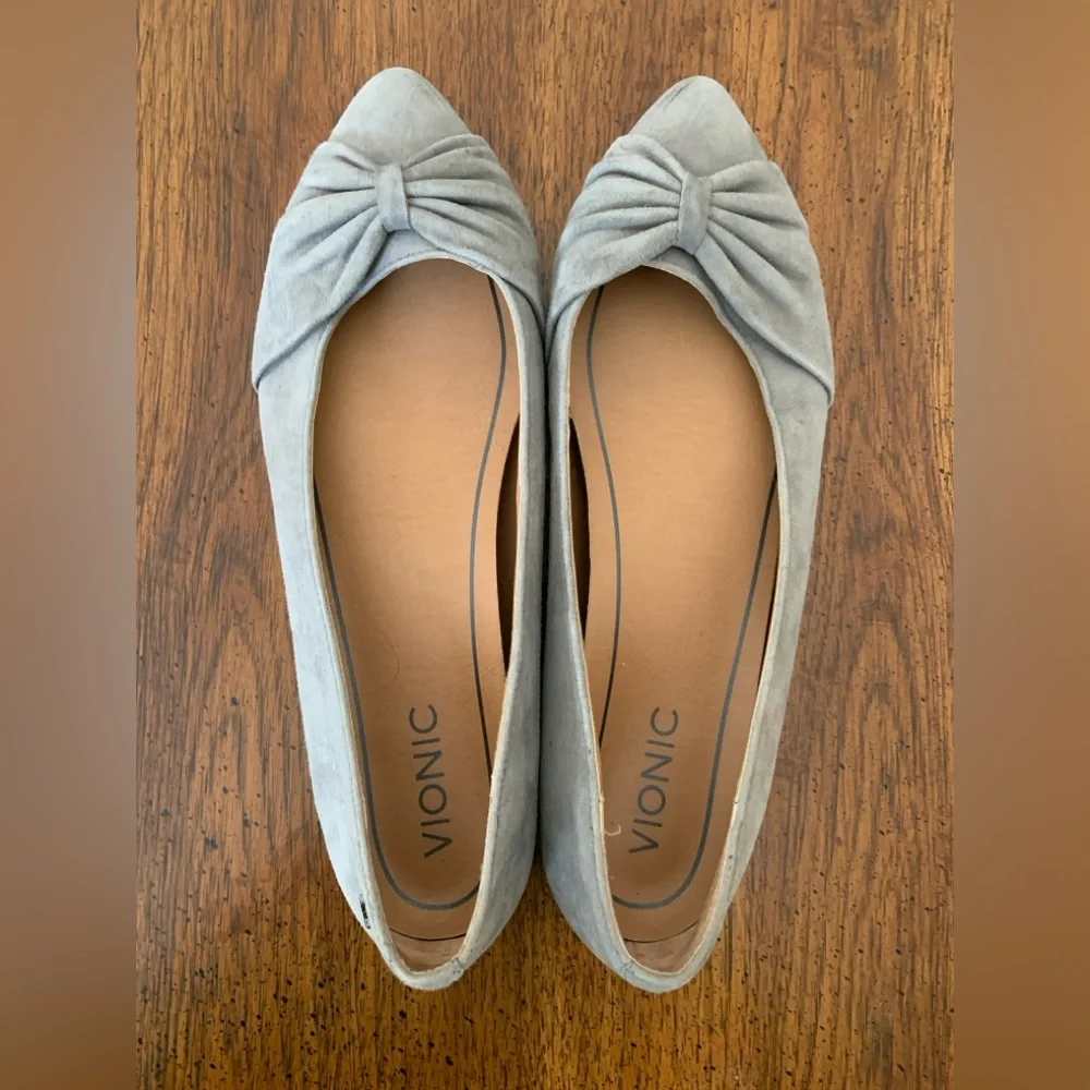 Vionic Women's Gray Bow Pointed-Toe Flats - Picture 2 of 5